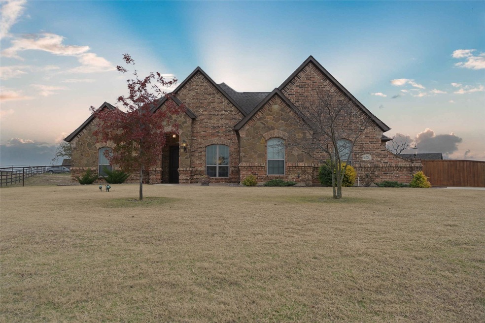 165 Mill Crossing Ln, Springtown, TX 76082 - photo 1