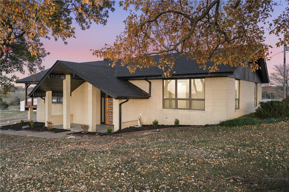 20570 Highway 62, Garfield, AR 72732 - photo 1