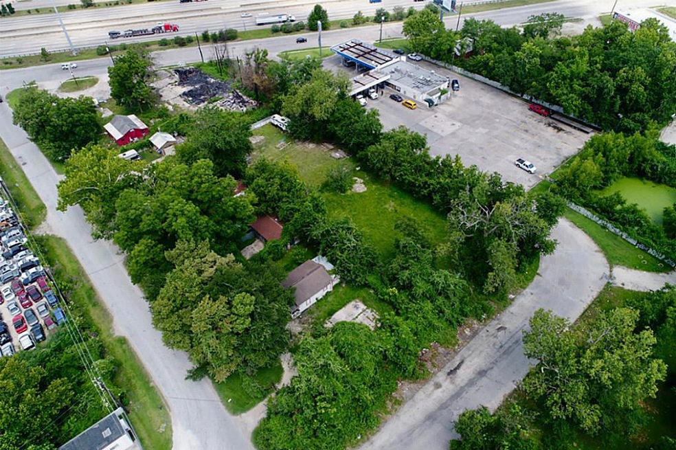 11404 Eastex Fwy, Houston, TX 77093 - photo 1