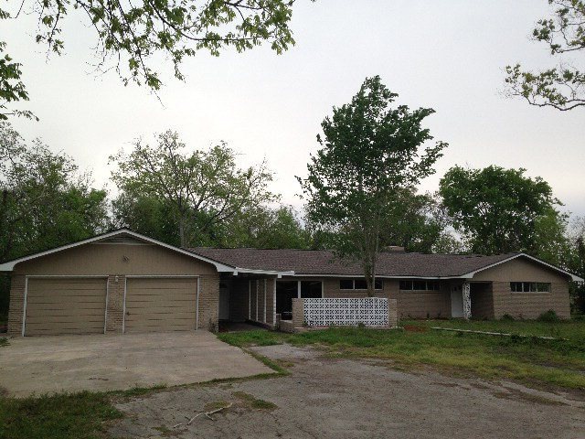 527 Williams Rd, Bay City, TX 77414 - photo 1