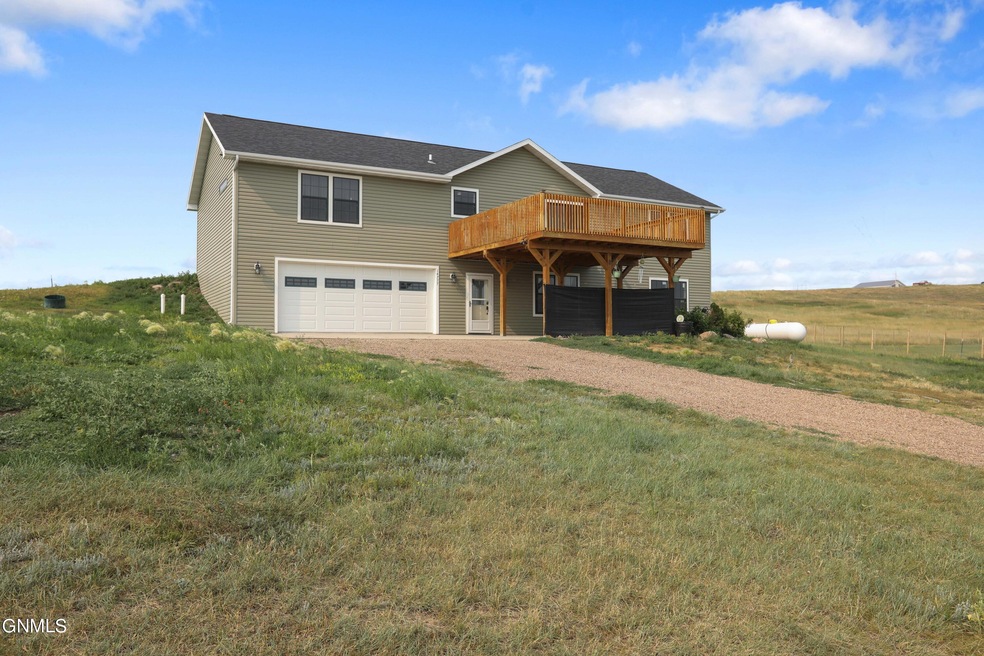 14777 Mortenson St, Williston, ND 58801 - photo 1