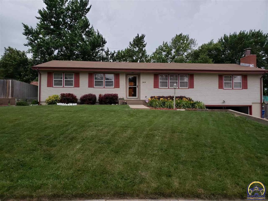 3419 SW James St, Topeka, KS 66614 - photo 1