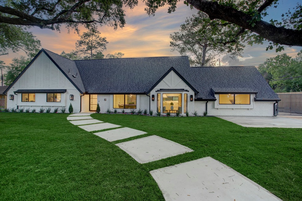 2 Legend Ln, Houston, TX 77024 - photo 1