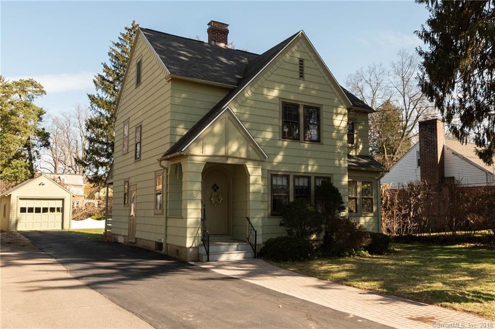 Welcome to 8 Meggat Park in Old Wethersfield!