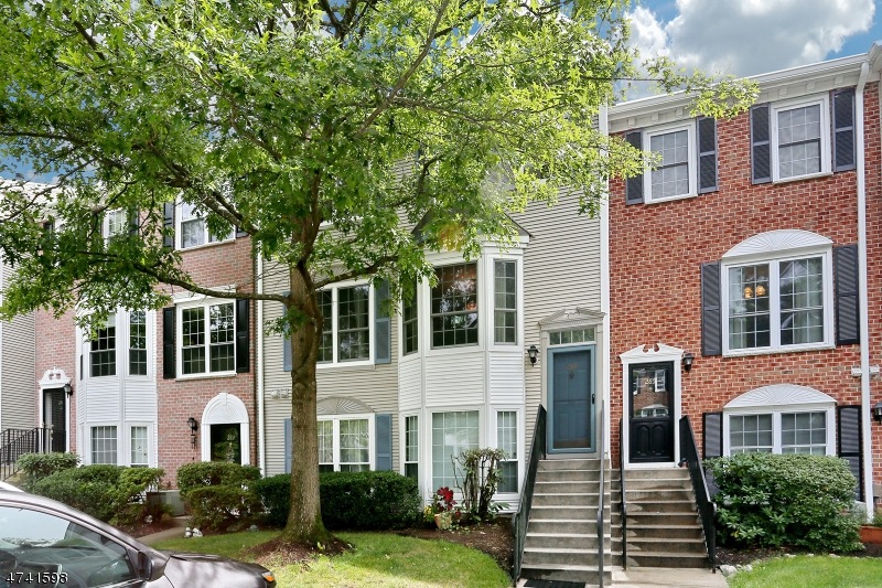 284 Larch Ln, Mahwah, NJ 07430 - photo 1