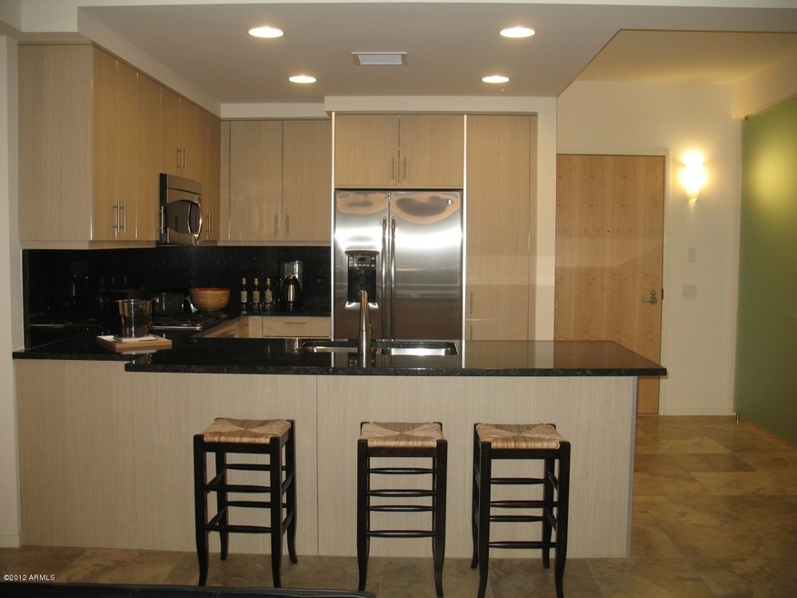 kitchen & breakfast bar