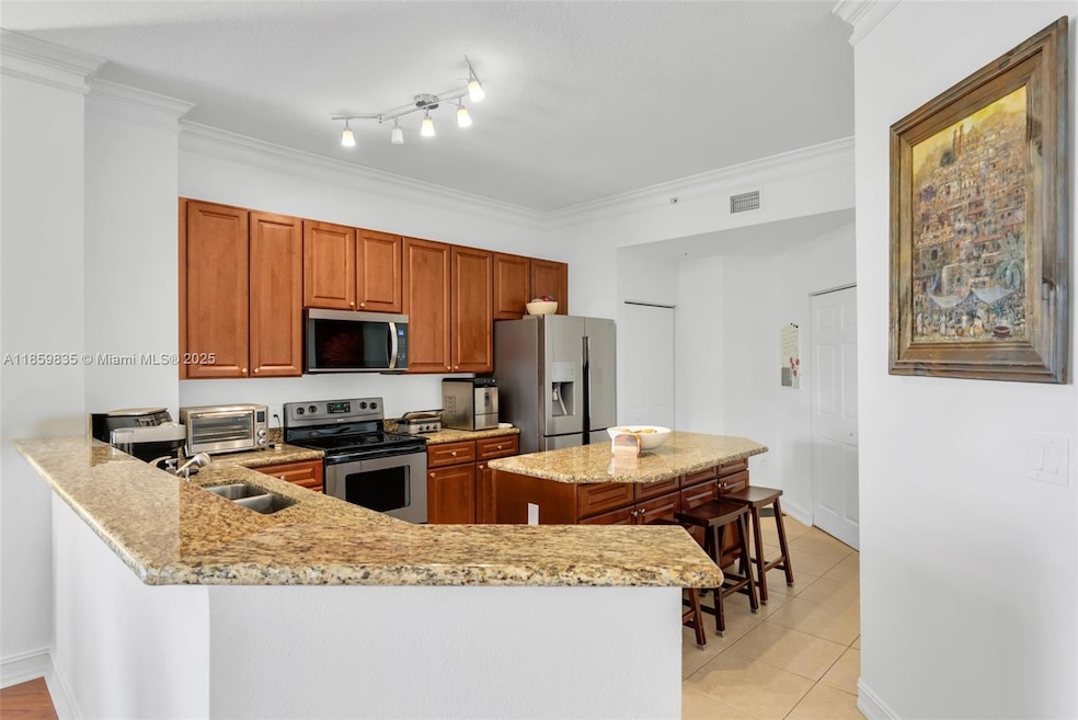 Alaqua Condominium unit 610, Miami, FL 33180 - photo 1