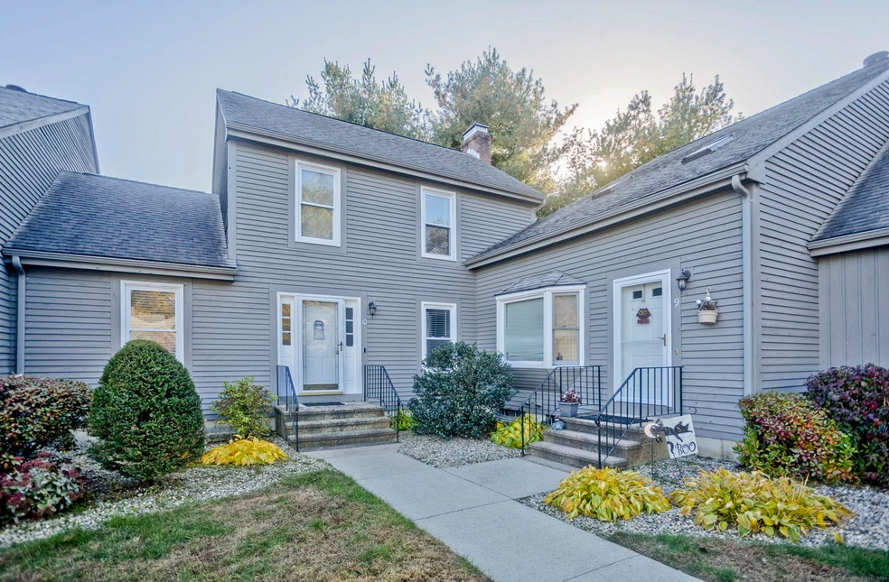 304 Brainard Rd unit B10, Enfield, CT 06082 - photo 1