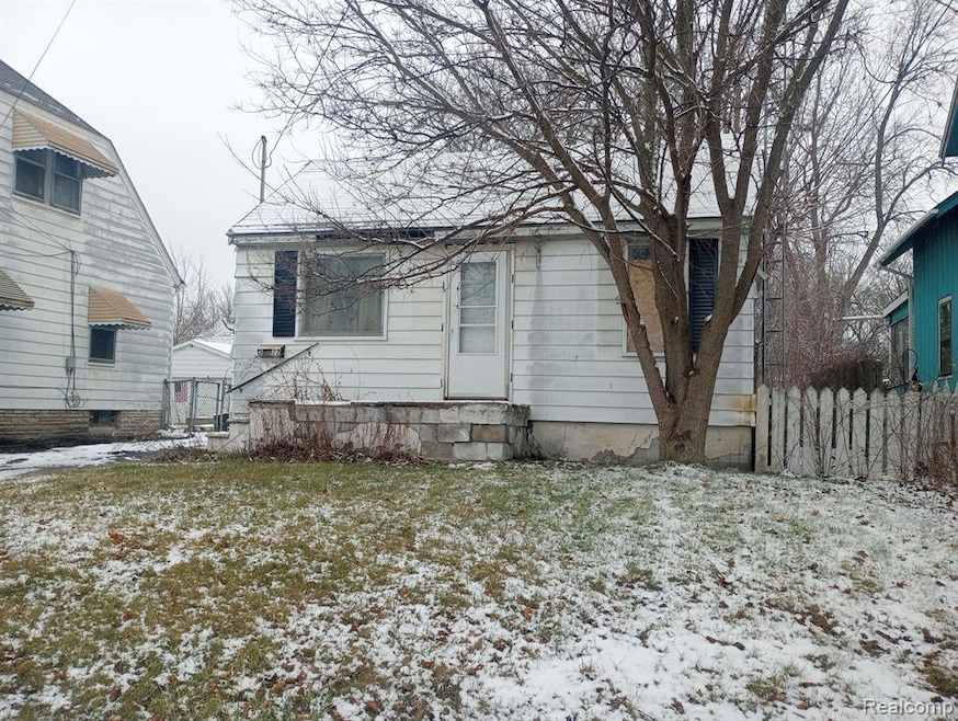 2017 Delaware Ave, Flint, MI 48506 - photo 1