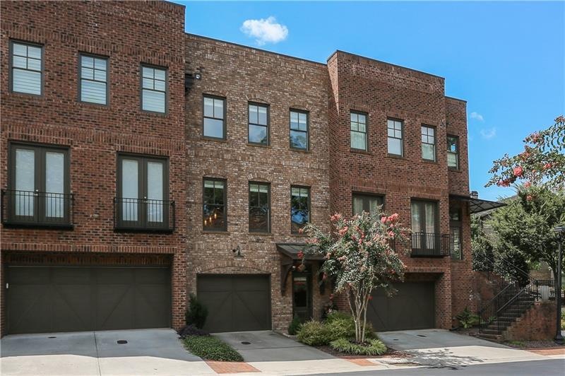 Sophisticated Townhouse in the Heart of Historic R