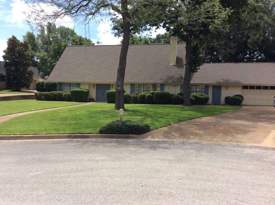 2303 Bonnie Brae Cir, Tyler, TX 75703 - photo 1