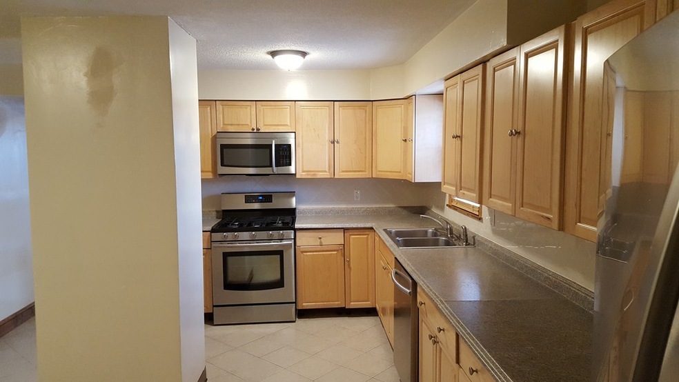 82 Grand St unit 2, Lowell, MA 01851 - photo 1