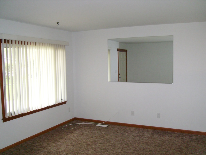 1352 Crestwood Dr, Aurora, IL 60506 - photo 1