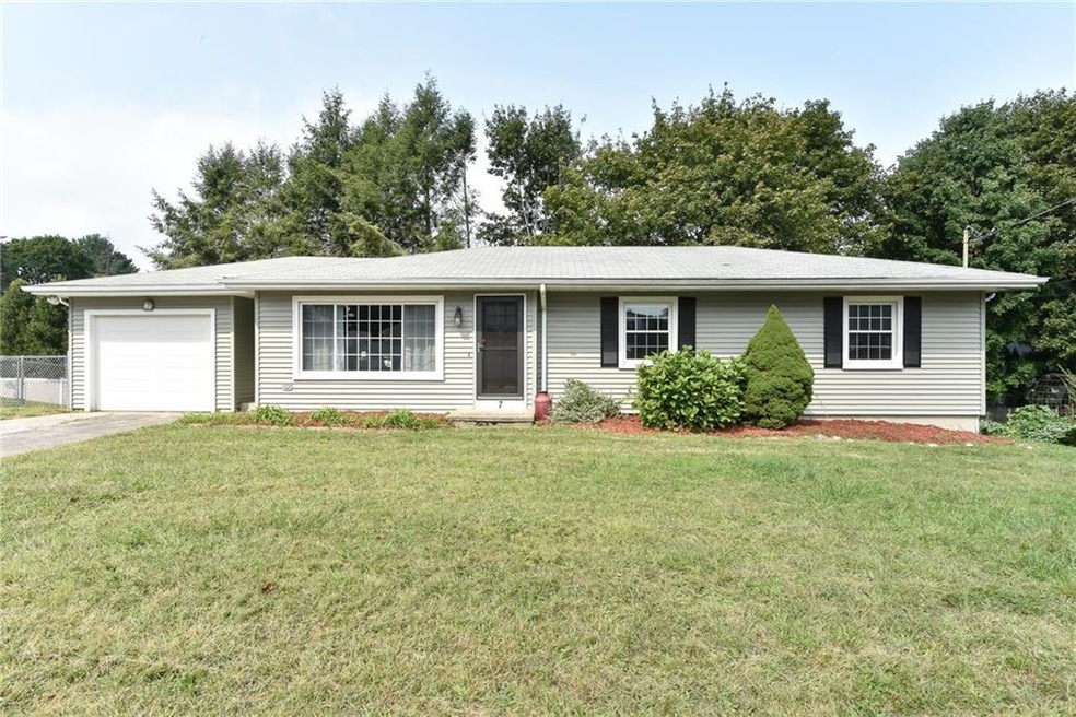 7 Quaker Ln, Greenville, RI 02828 - photo 1