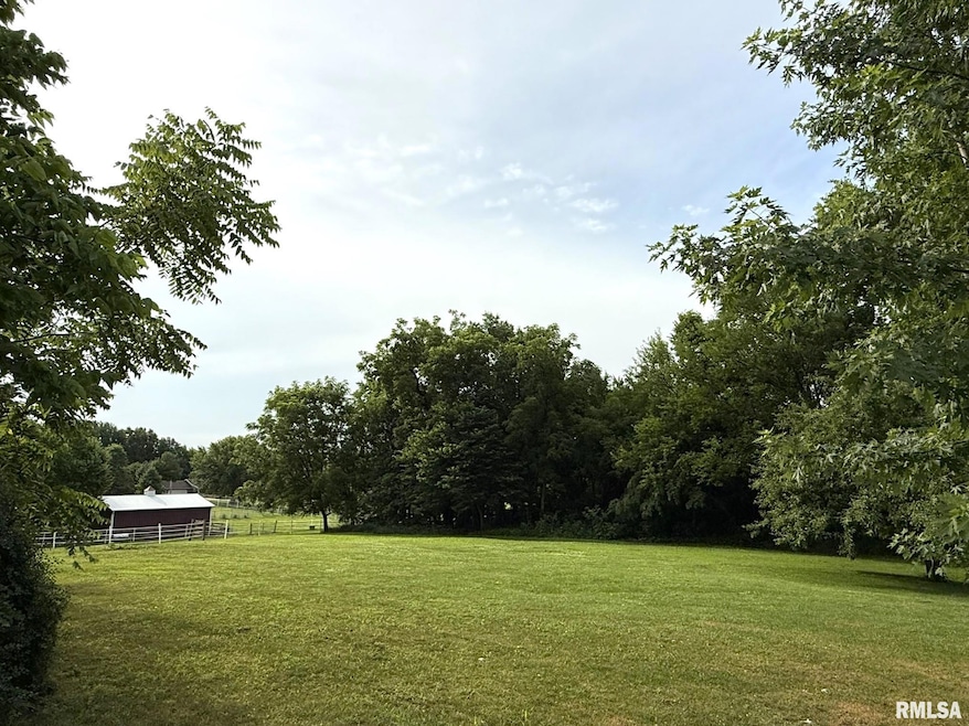 101 S Station St, Altona, IL 61414 - photo 1