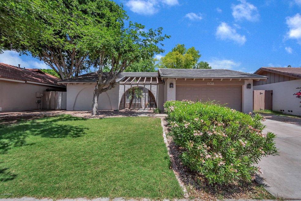 Hard to find Lakes 4 BDR Single Level