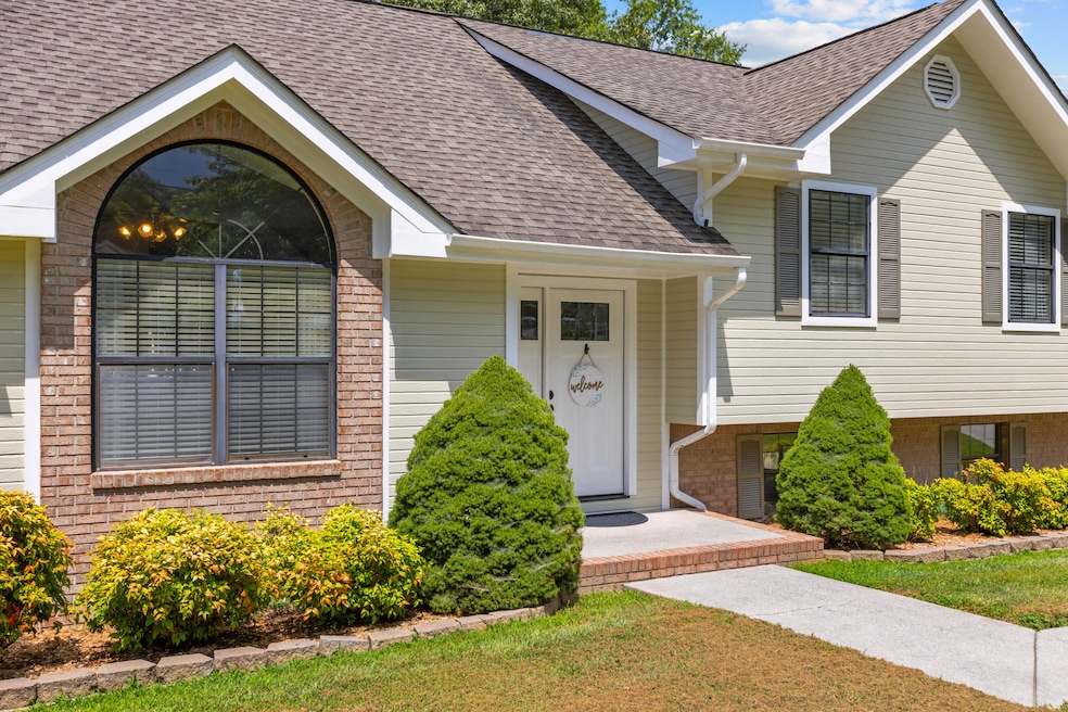 141 Debbie Ln, Ringgold, GA 30736 - photo 1