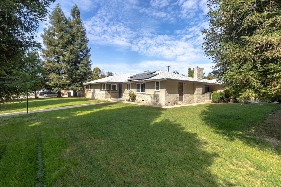 1530 W Roberts Ave, Fresno, CA 93711 - photo 1