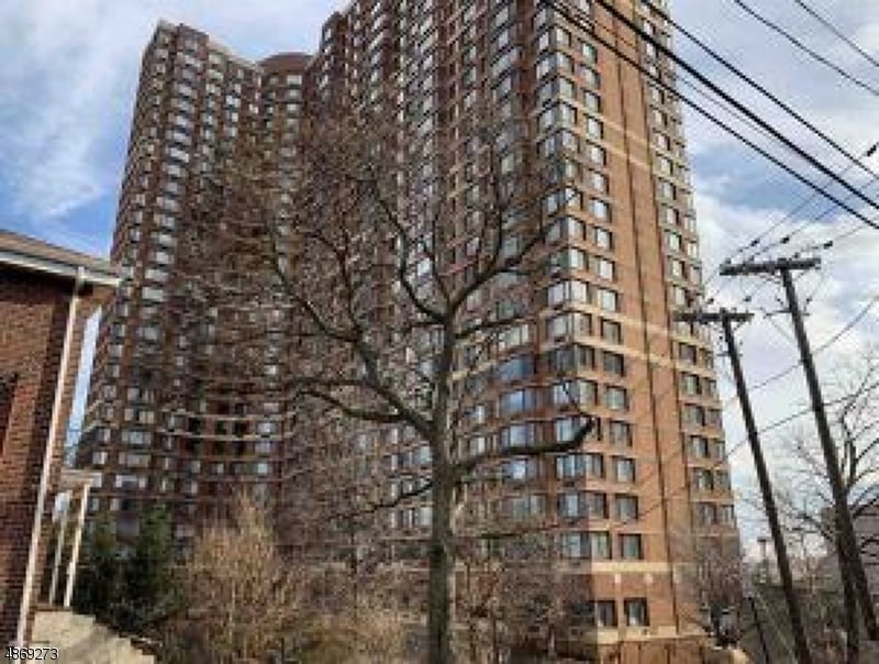 100 Old Palisade Rd, Fort Lee, NJ 07024 - photo 1