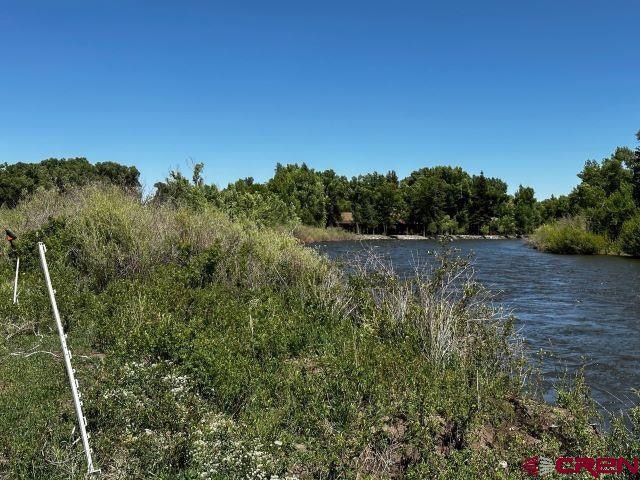 Property has a 15-20 barrier between it and the Ri