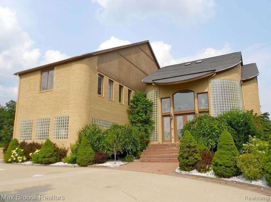 6421 Golden Ln, West Bloomfield, MI 48322 - photo 1