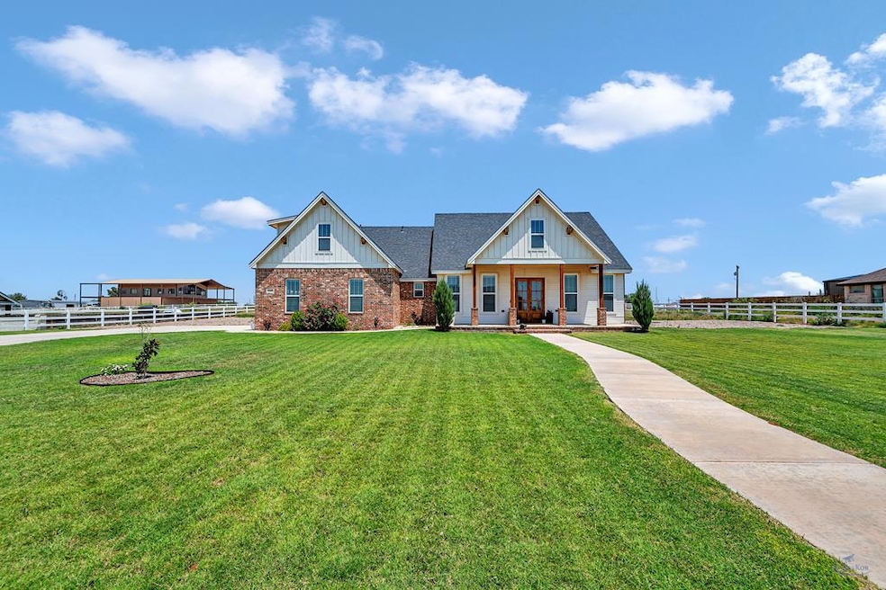 Under Contract $625,000