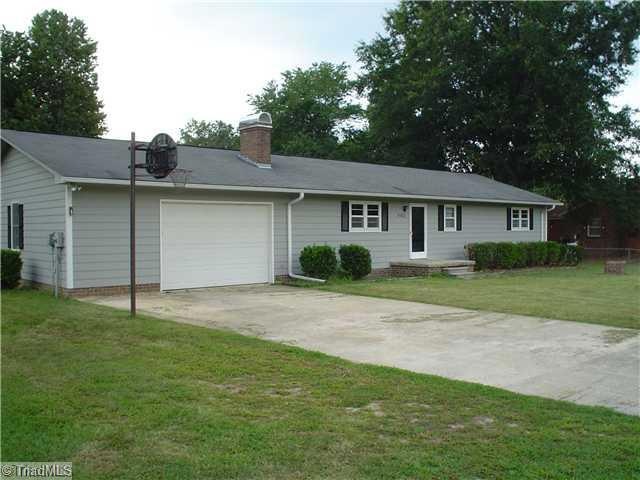 6302 Mountain Laurel Dr, Greensboro, NC 27406 - photo 1