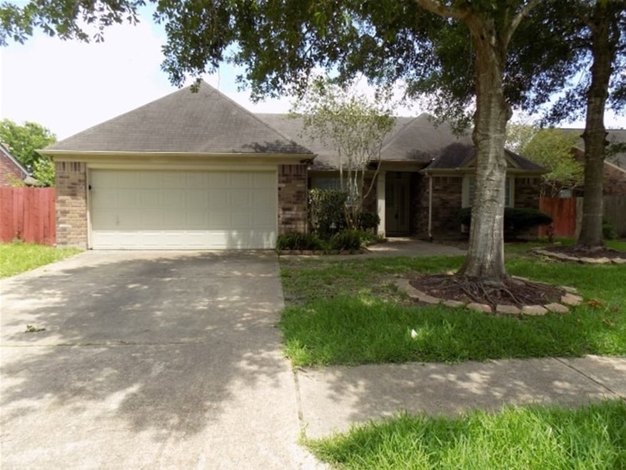 3907 Ashwood Dr, Pearland, TX 77584 - photo 1