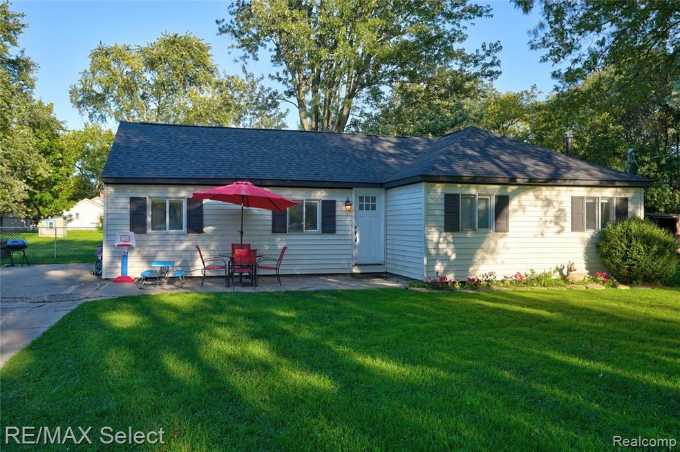2129 Roslyn Ave  11.jpg
