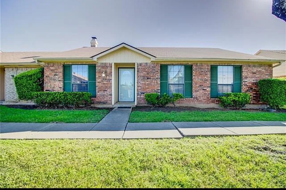 82 E Mountain Creek Dr unit 19, Grand Prairie, TX 75052 - photo 1