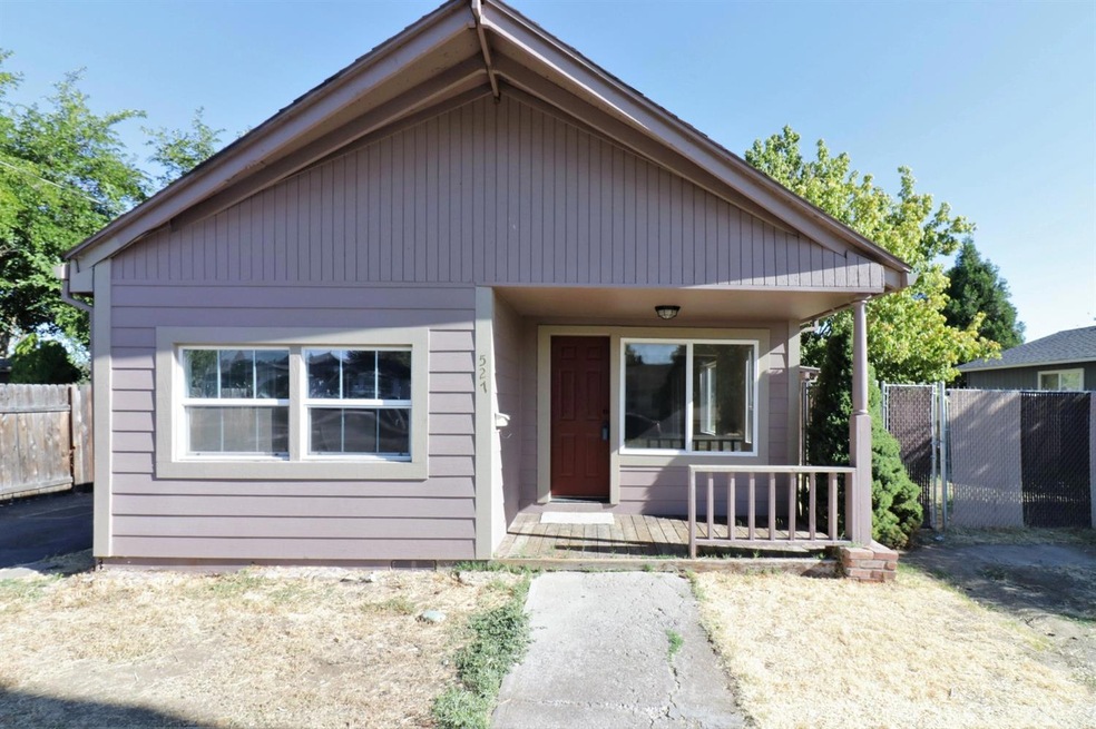 527 Bush St, Central Point, OR 97502 - photo 1