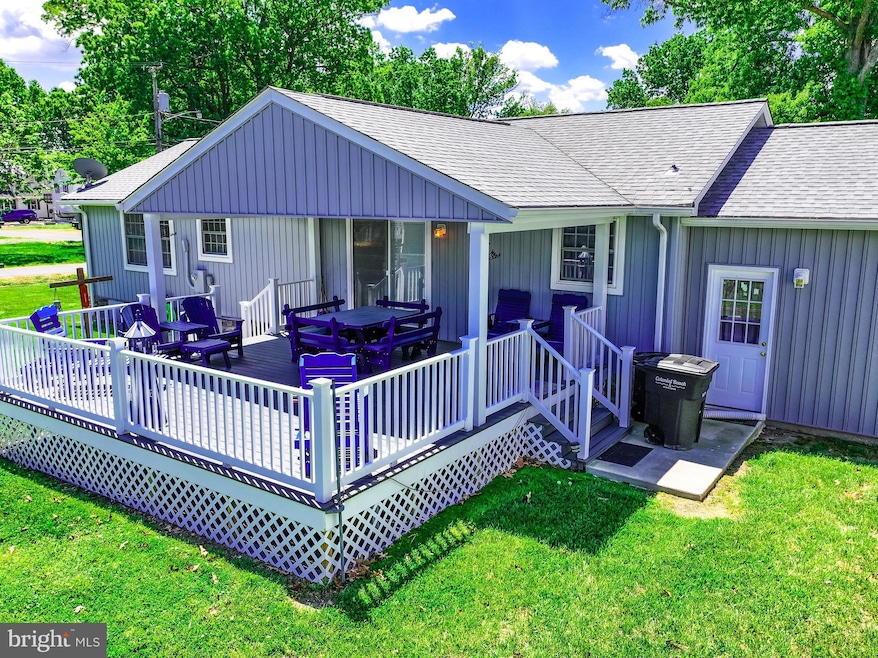 736 Marshall Ave, Colonial Beach, VA 22443 - photo 1