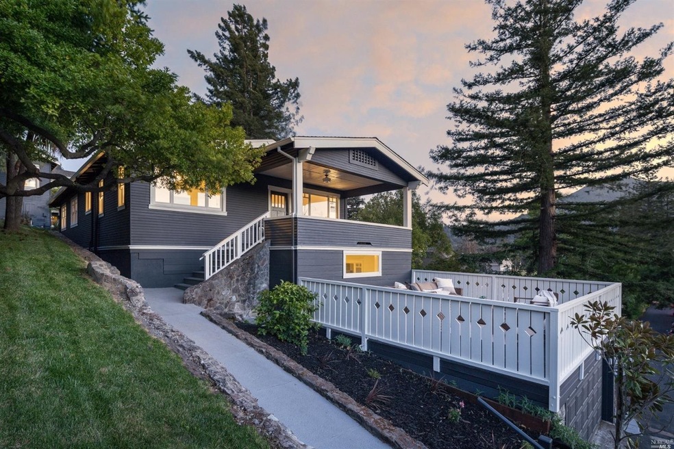Aamazing entertaining deck above the garage!