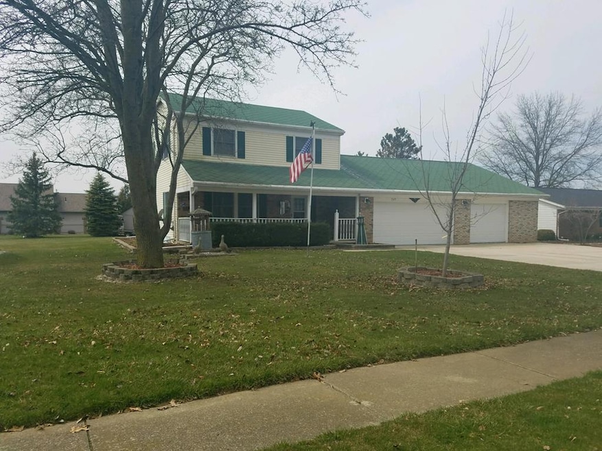 1525 Edgewood Dr, Bucyrus, OH 44820 - photo 1