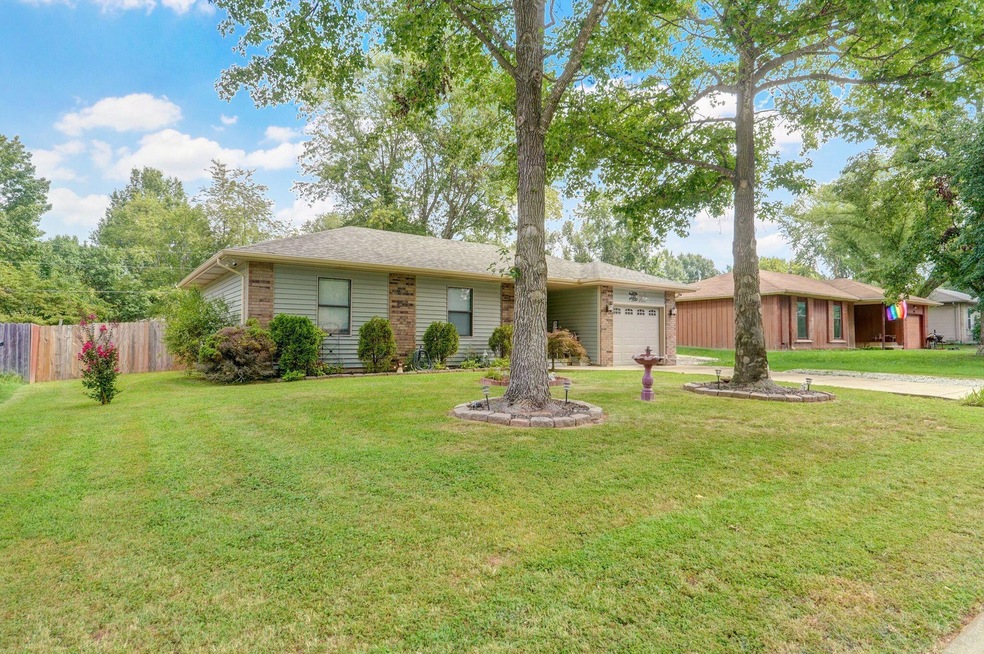 711 E Scott Wayne Dr, Nixa, MO 65714 - photo 1