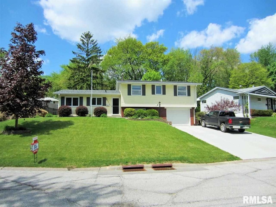 1612 Monterey Ct, Bettendorf, IA 52722 - photo 1