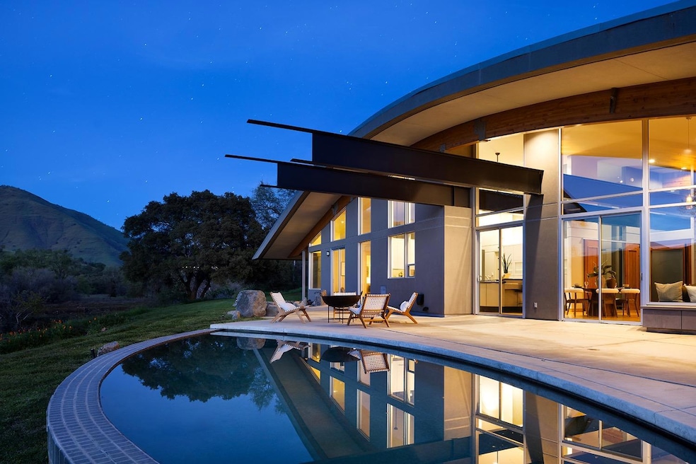 For Sale $1,600,000 • Co-Listing Agent