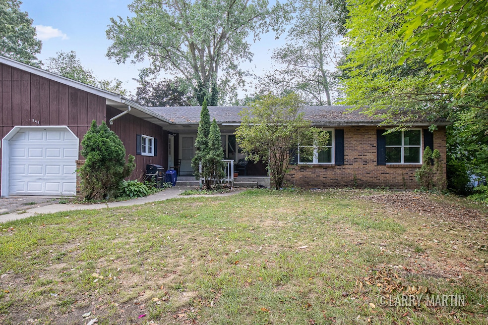 944 Lancashire Ct SE unit 946, Grand Rapids, MI 49508 - photo 1