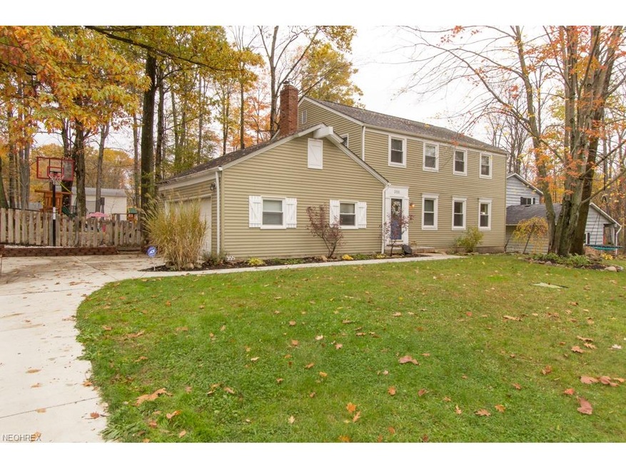 beautiful Aurora Colonial home with 4 large bedroo