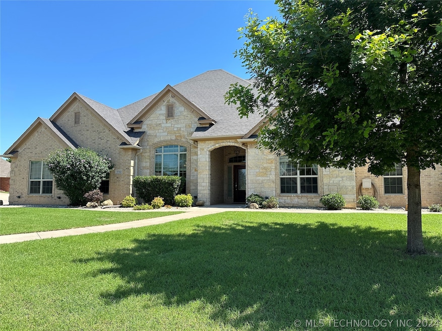 1702 Warwick Cir, Ardmore, OK 73401 - photo 1