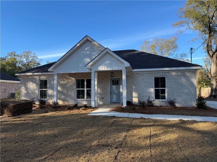 View of front facade with covered porch and a fron