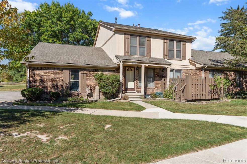 31872 Ivy Ln unit 101, Warren, MI 48093 - photo 1
