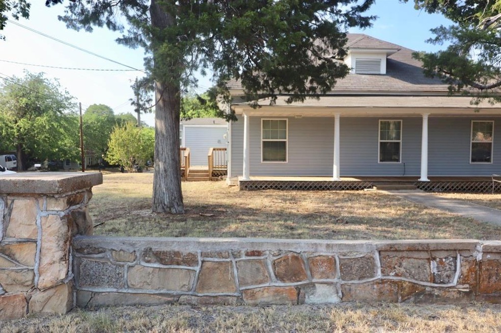 816 W Ball St, Weatherford, TX 76086 - photo 1