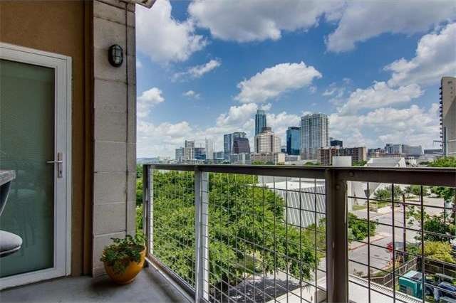 Milago Unit No. 721 has wonderful views of the cit