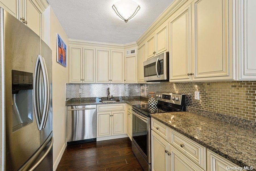 16715 12th Ave unit 3D, Whitestone, NY 11357 - photo 1