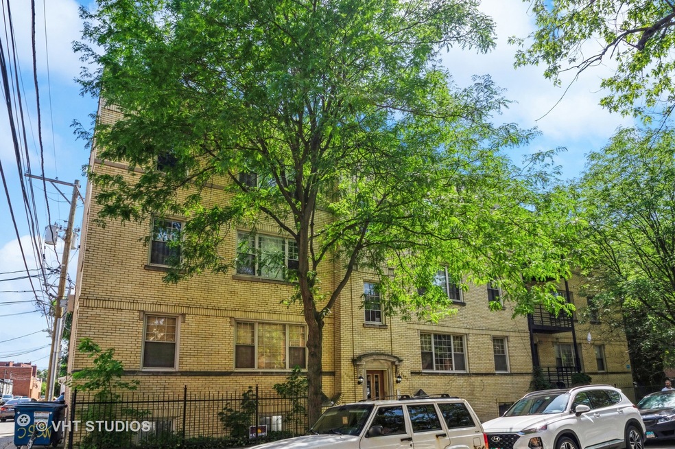 2819 W Rosemont Ave unit 3, Chicago, IL 60659 - photo 1