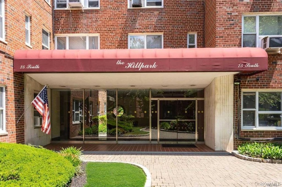 75 S Middle Neck Rd unit 4H, Great Neck, NY 11021 - photo 1