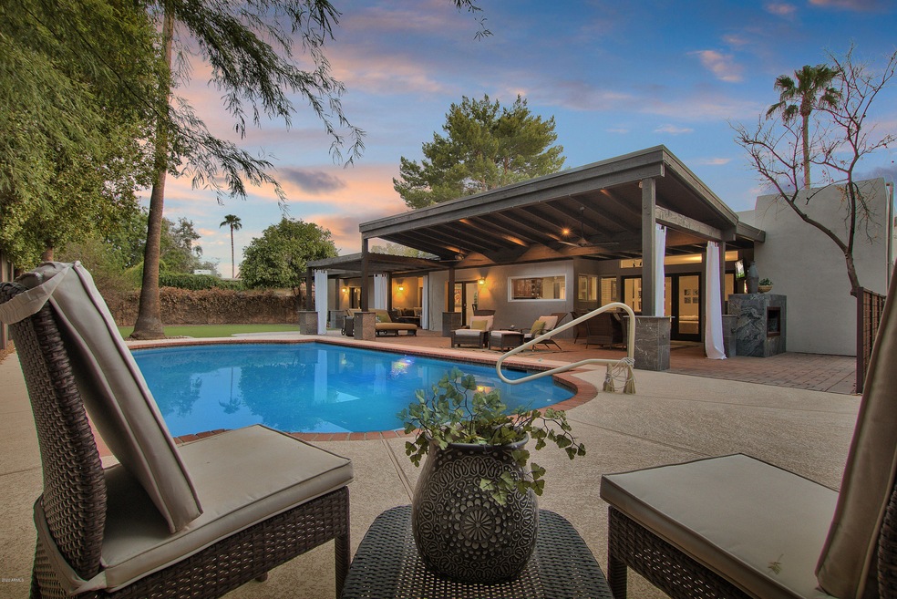 ENTERTAINER'S BACKYARD