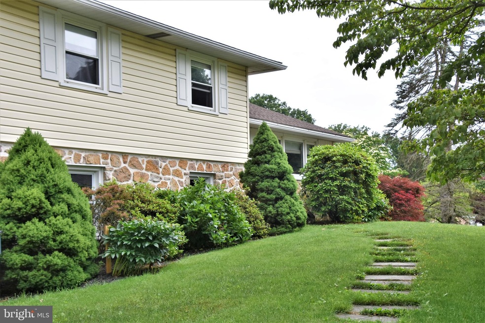 1156 S Lehigh Cir, Swarthmore, PA 19081 - photo 1