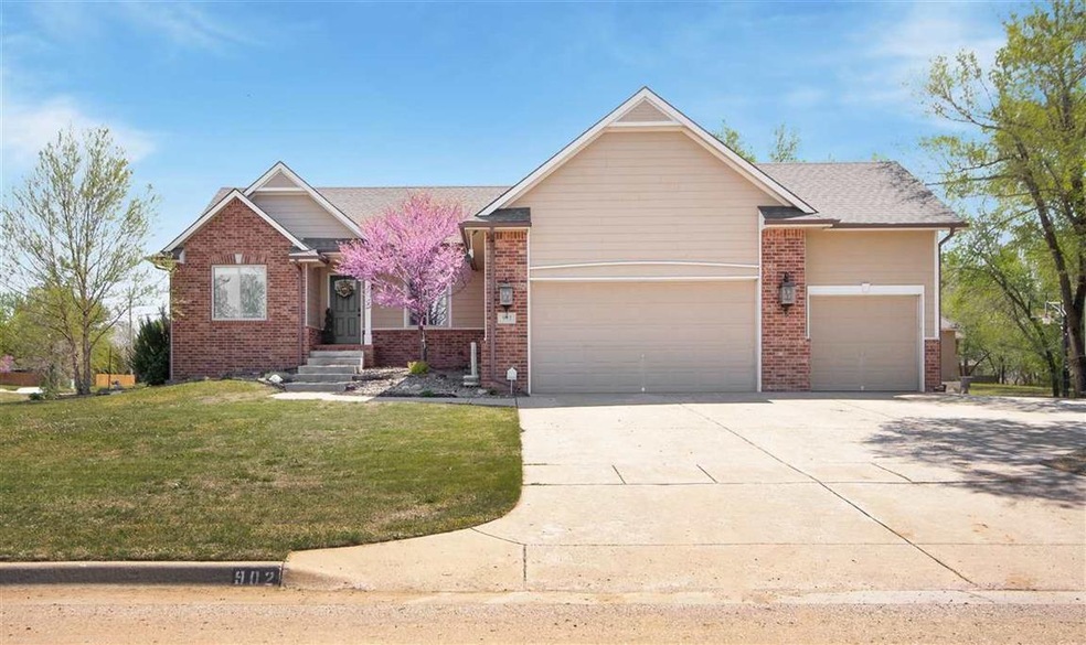 902 Carriage Rd, Maize, KS 67101 - photo 1